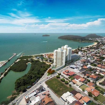 Lindo Apto Em Home Club Na Praia Alegre 佩尼亚 外观 照片